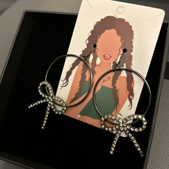 Great Deal Gorgeous Earrings - Picture 3 of 4